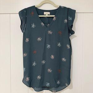 ✨ LOFT Outlet Blue Gray Floral Flutter Sleeve Blouse Lightweight — Size S ✨